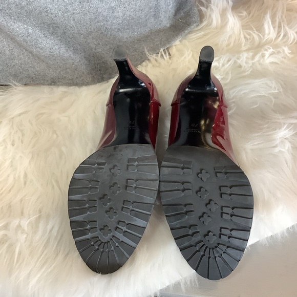 Gucci “Horsebit Accent Patent Leather Pumps” - Picture 12 of 12